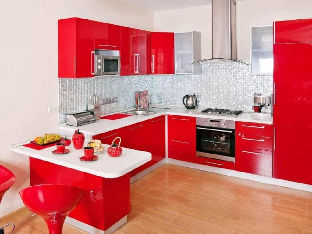 Cozinha planejada pequena vermelha