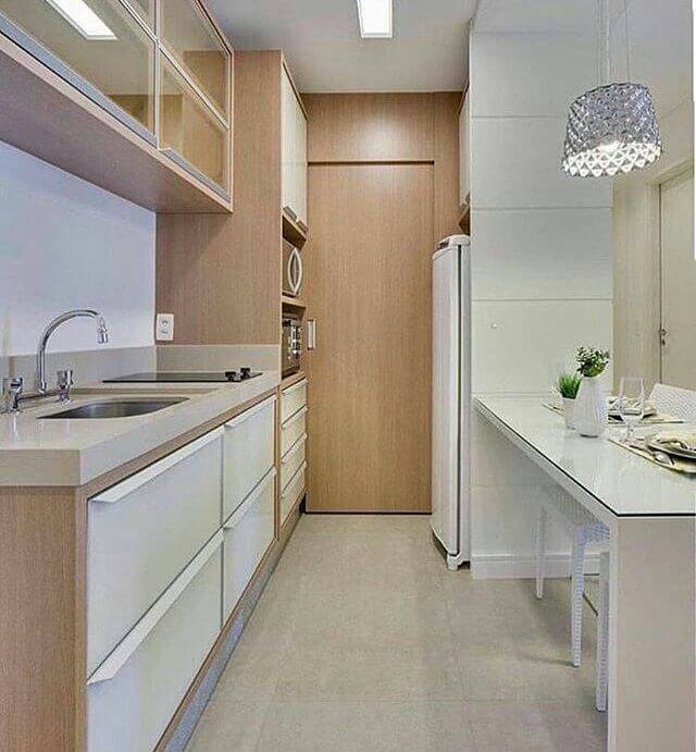 Prateleira suspensa: 55 modelos lindos e como fazer a sua  Decoração de  cozinha simples, Decoração cozinha apartamento pequeno, Decoração cozinha  pequena simples