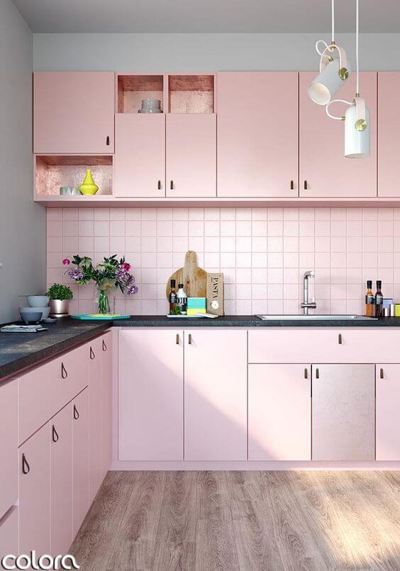 Cozinha planejada pequena rosa