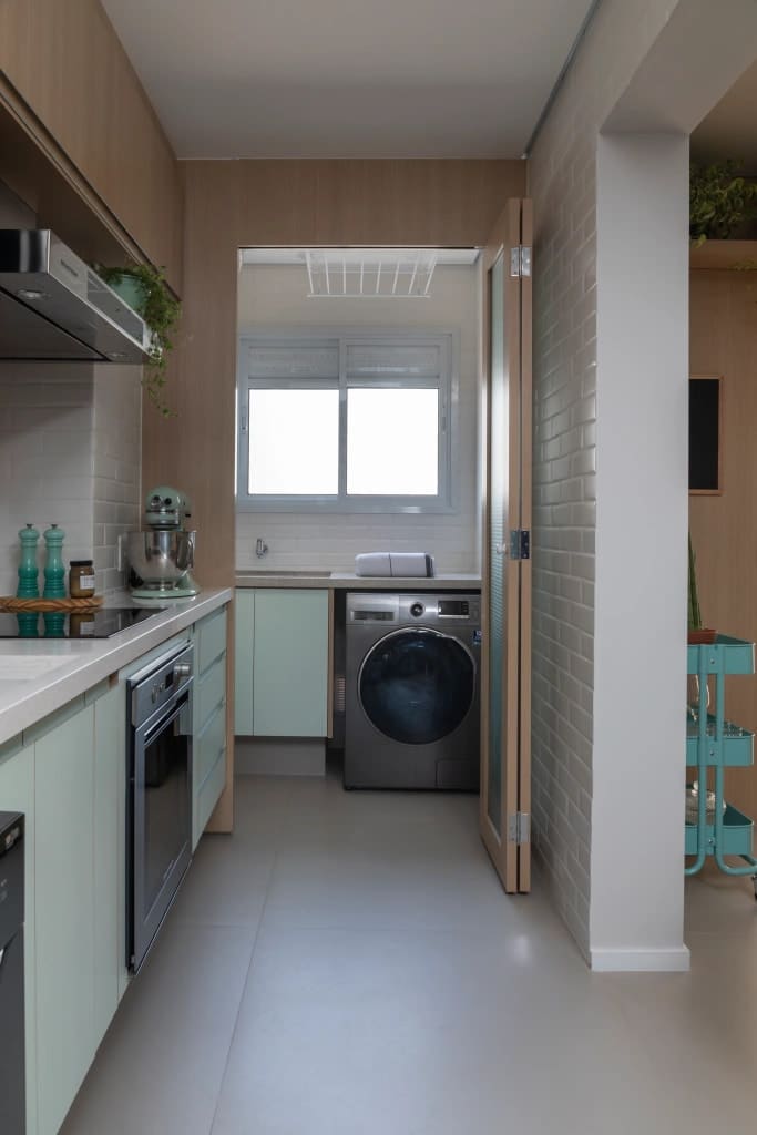 Cozinha em L para apartamento pequeno