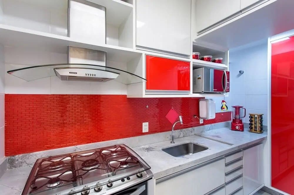 Cozinha Planejada para Apartamento Pequeno Vermelha e Colorida